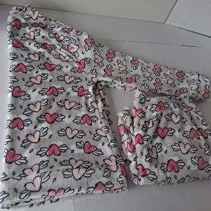 Cozy Women Pajamas with Heart Print